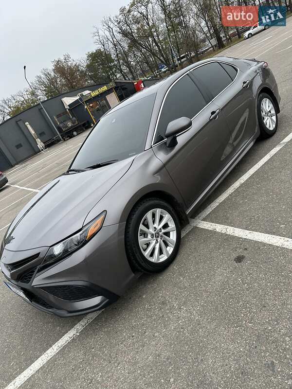 Седан Toyota Camry 2023 в Киеве