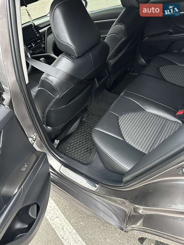 Седан Toyota Camry 2023 в Киеве