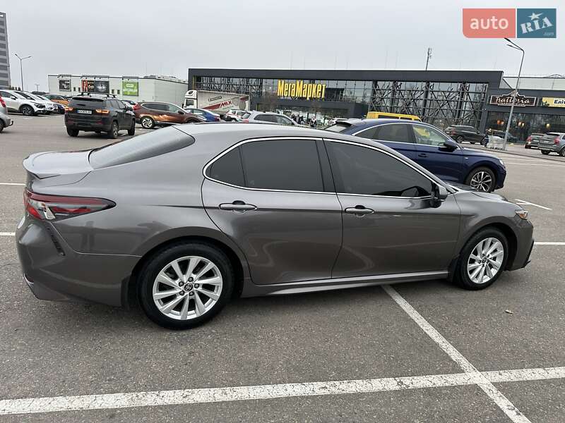 Седан Toyota Camry 2023 в Киеве