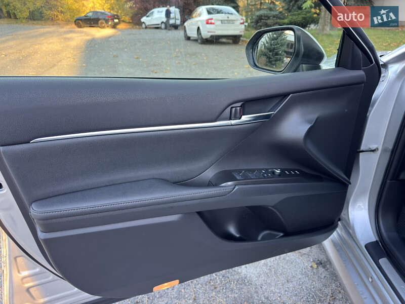 Седан Toyota Camry 2021 в Днепре