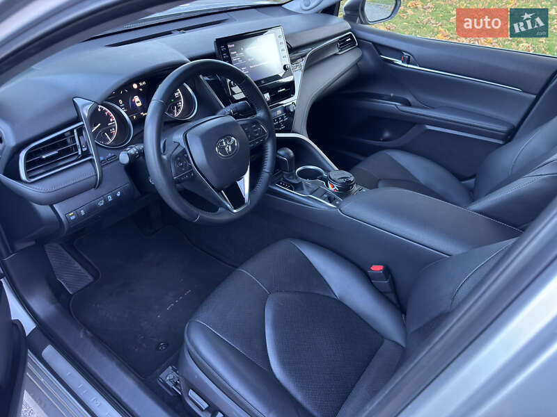 Седан Toyota Camry 2021 в Днепре