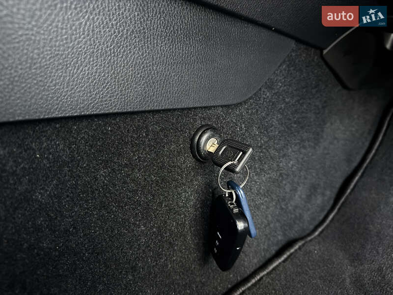 Седан Toyota Camry 2021 в Днепре