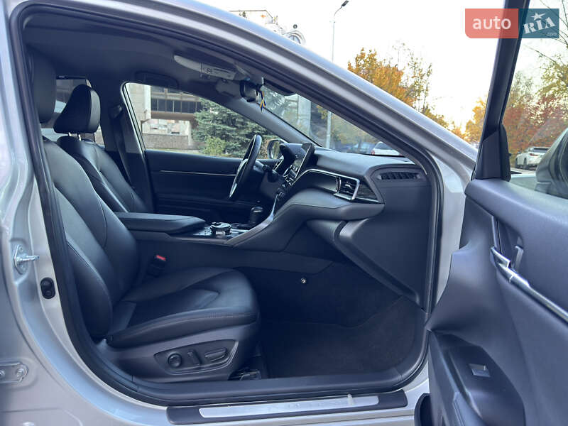 Седан Toyota Camry 2021 в Днепре