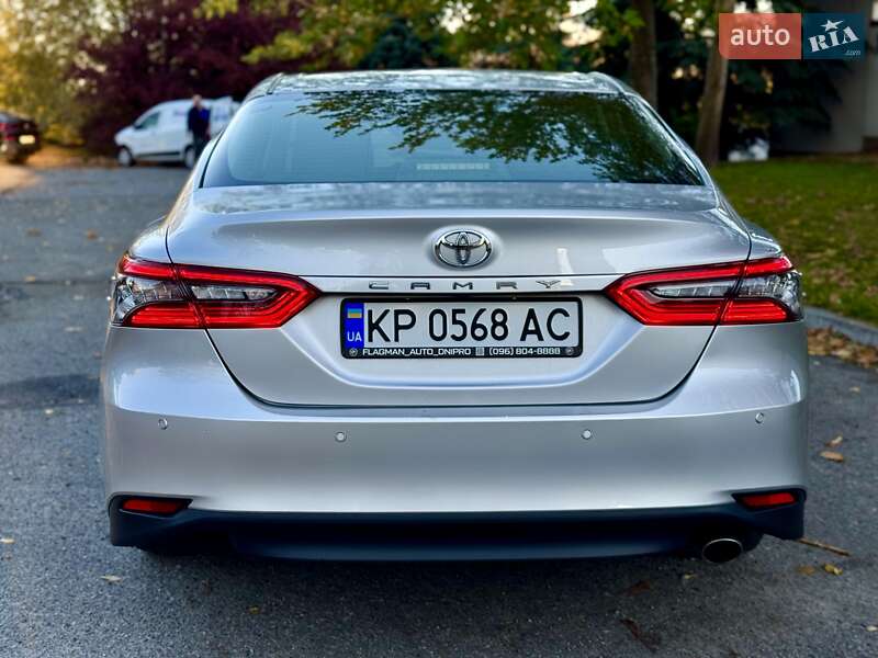 Седан Toyota Camry 2021 в Днепре