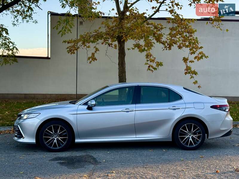 Седан Toyota Camry 2021 в Днепре