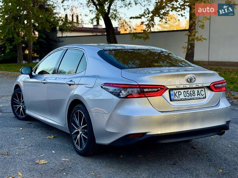 Седан Toyota Camry 2021 в Днепре