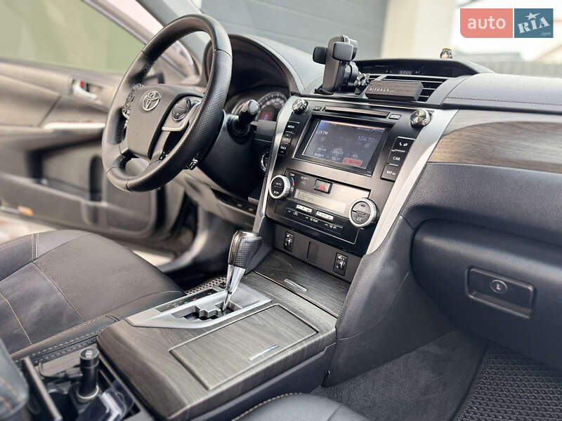 Седан Toyota Camry 2012 в Львове