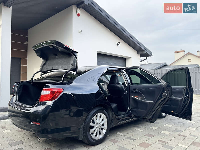 Седан Toyota Camry 2012 в Львове