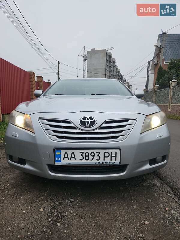 Седан Toyota Camry 2006 в Киеве