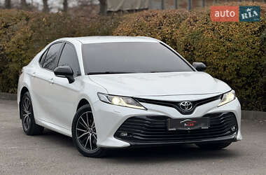 Седан Toyota Camry 2018 в Тернополе