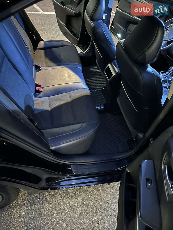 Седан Toyota Camry 2017 в Киеве