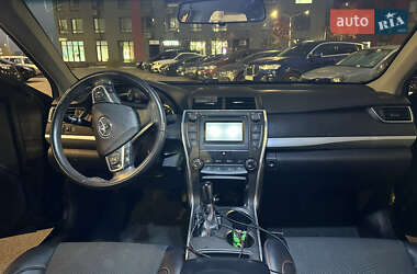 Седан Toyota Camry 2017 в Киеве
