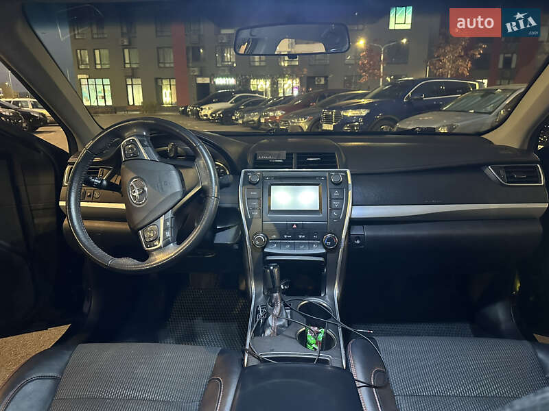 Седан Toyota Camry 2017 в Киеве