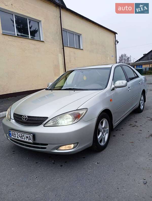 Седан Toyota Camry 2004 в Романове