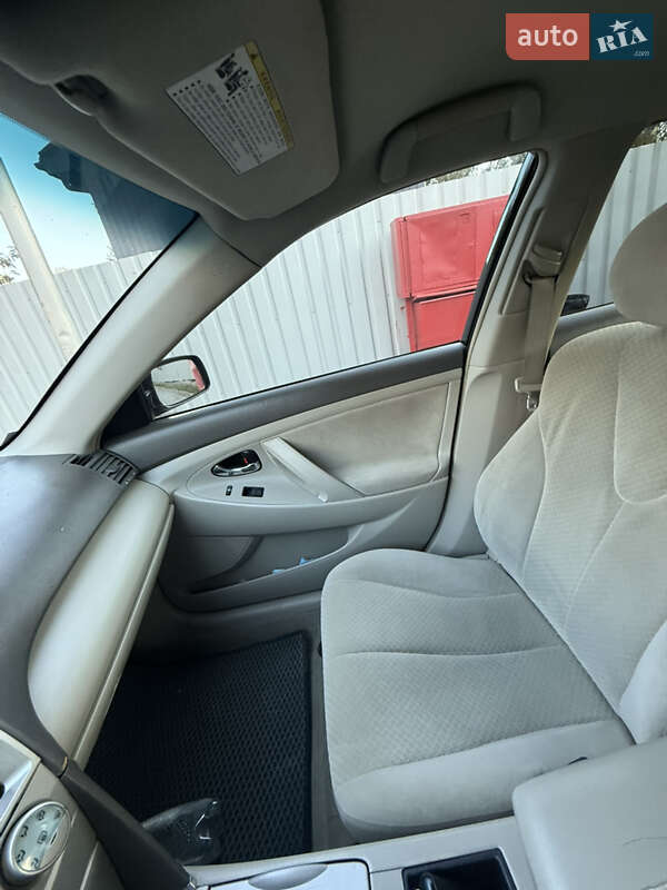 Седан Toyota Camry 2006 в Дніпрі