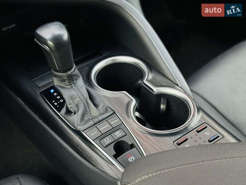 Седан Toyota Camry 2024 в Тернополі