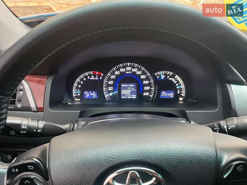 Седан Toyota Camry 2013 в Харькове