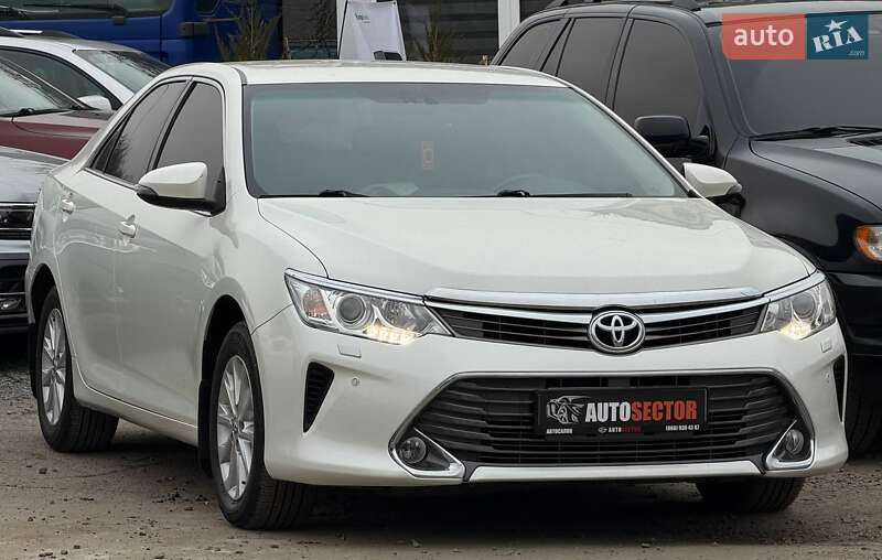 Седан Toyota Camry 2016 в Харкові
