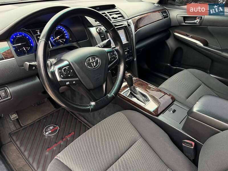 Седан Toyota Camry 2016 в Харкові