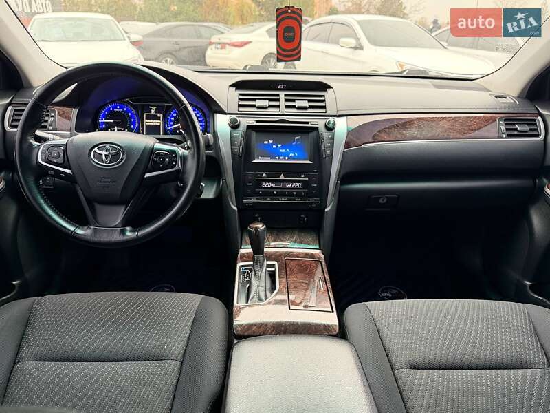 Седан Toyota Camry 2016 в Харкові