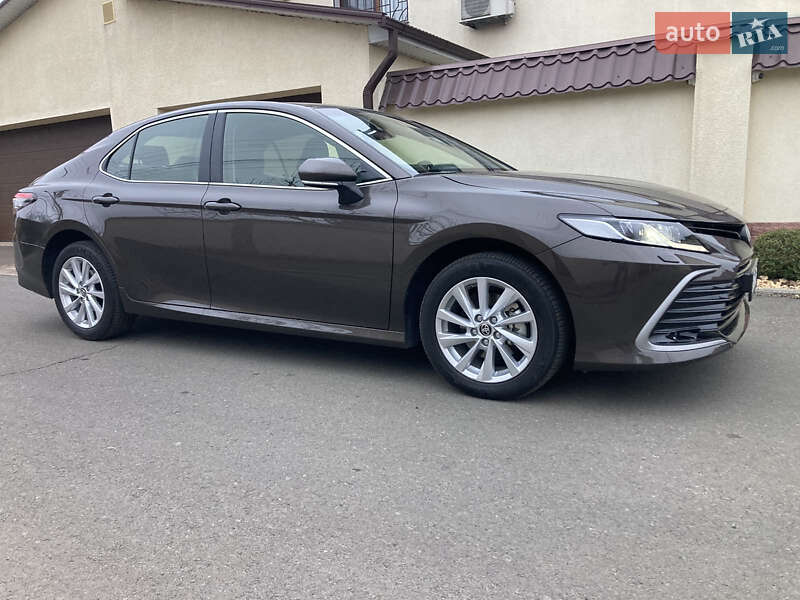 Седан Toyota Camry 2023 в Одессе