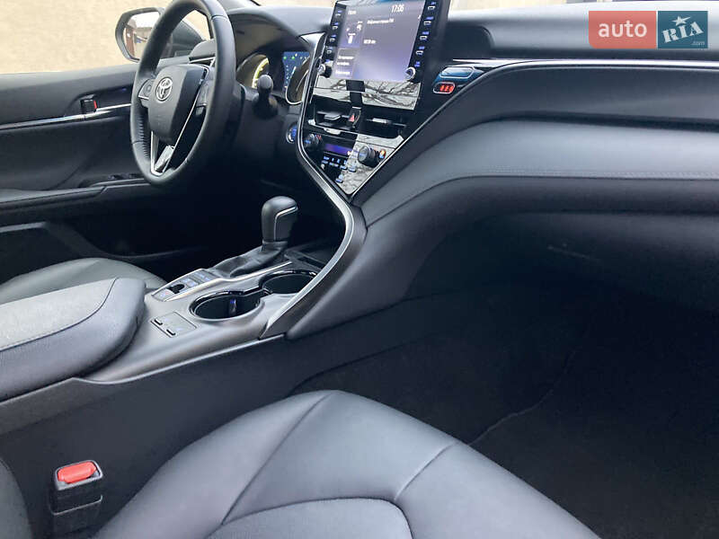 Седан Toyota Camry 2023 в Одессе