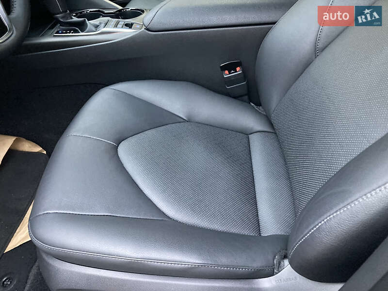 Седан Toyota Camry 2023 в Одессе