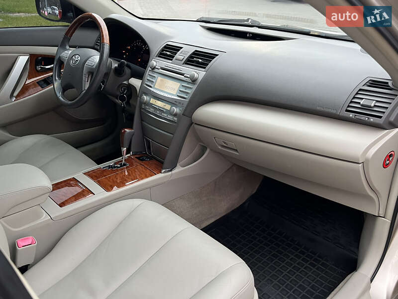 Седан Toyota Camry 2008 в Одессе