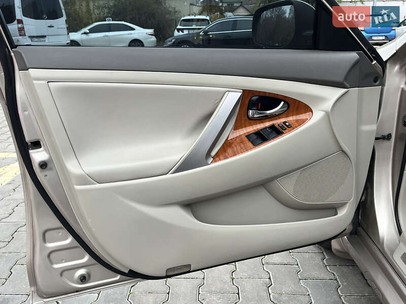 Седан Toyota Camry 2008 в Одессе