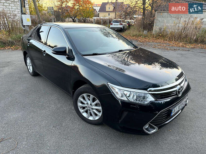 Седан Toyota Camry 2015 в Киеве