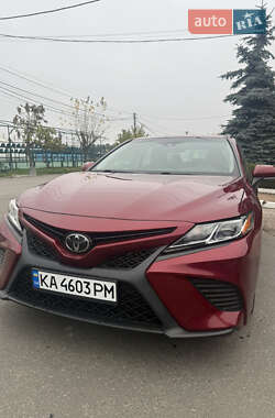 Седан Toyota Camry 2017 в Киеве