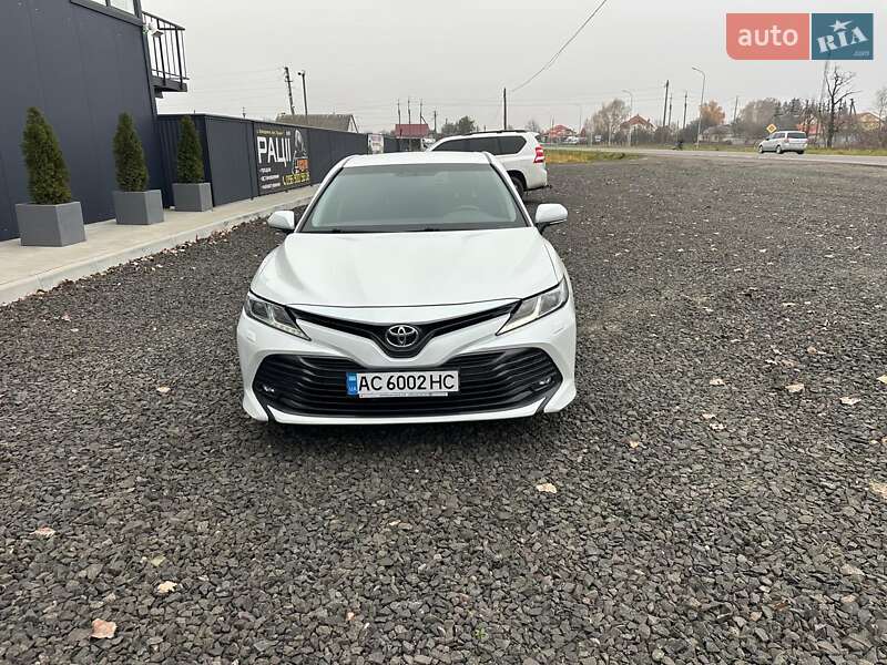 Седан Toyota Camry 2020 в Луцьку