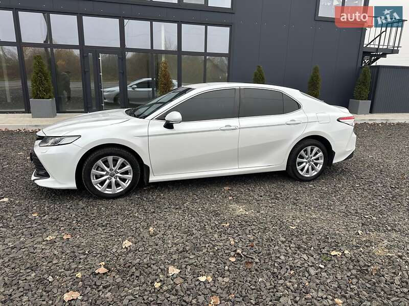 Седан Toyota Camry 2020 в Луцьку