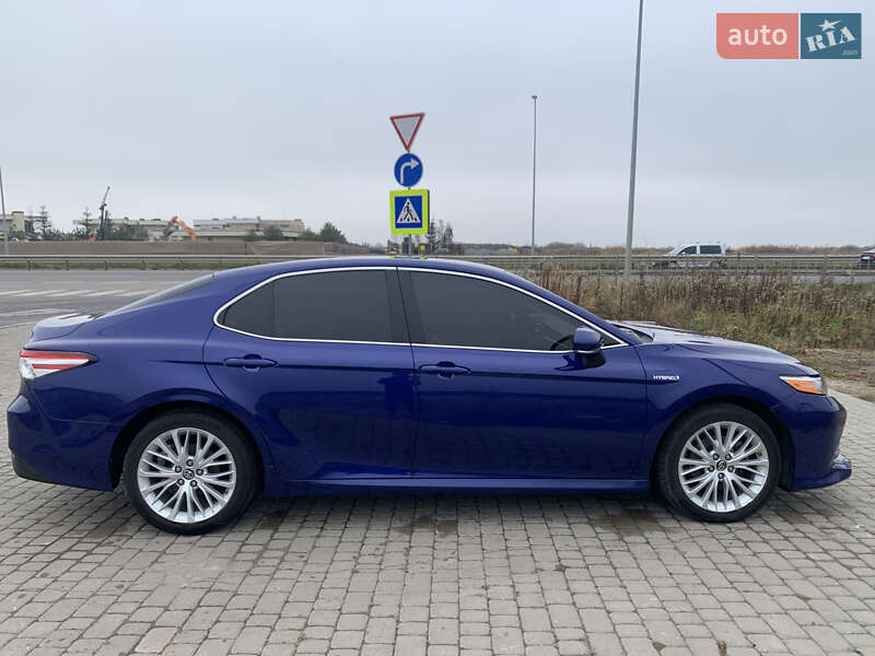 Седан Toyota Camry 2018 в Львове