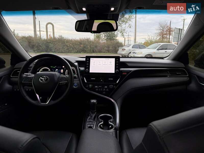 Седан Toyota Camry 2021 в Кривом Роге