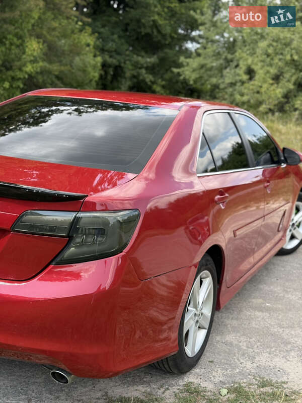 Седан Toyota Camry 2013 в Киеве