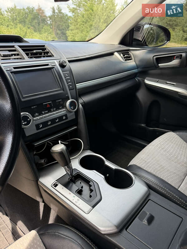 Седан Toyota Camry 2013 в Киеве