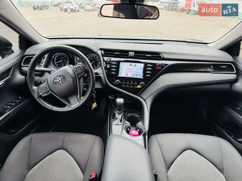 Седан Toyota Camry 2019 в Кременчуге