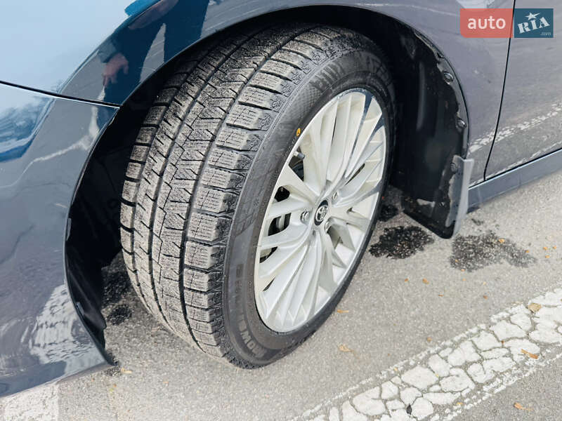 Седан Toyota Camry 2019 в Кременчуге