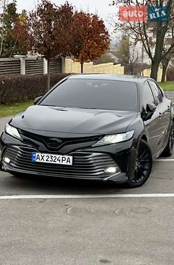 Седан Toyota Camry 2019 в Харькове