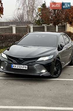 Седан Toyota Camry 2019 в Харкові