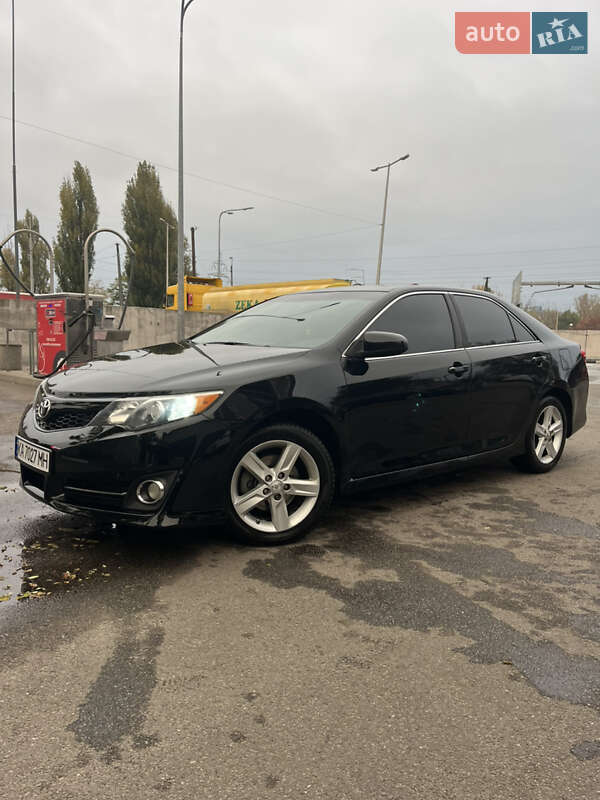 Седан Toyota Camry 2014 в Киеве фото 2 Седан Toyota Camry 2014 в Киеве