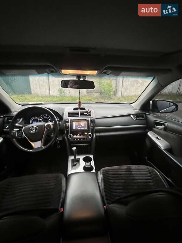 Седан Toyota Camry 2014 в Киеве фото 20 Седан Toyota Camry 2014 в Киеве