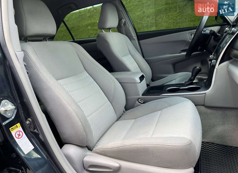 Седан Toyota Camry 2015 в Днепре