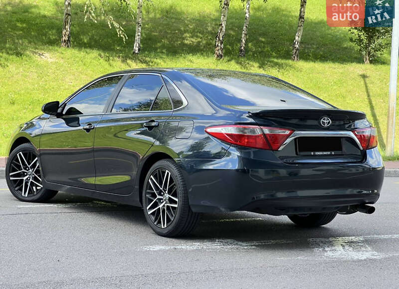 Седан Toyota Camry 2015 в Днепре