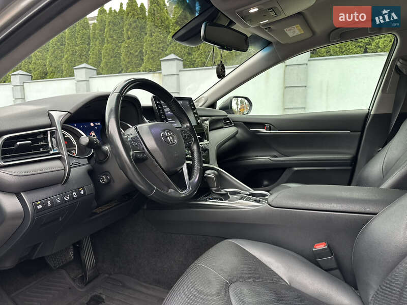 Седан Toyota Camry 2022 в Черкассах
