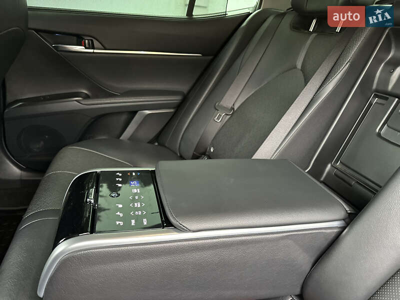 Седан Toyota Camry 2022 в Черкассах