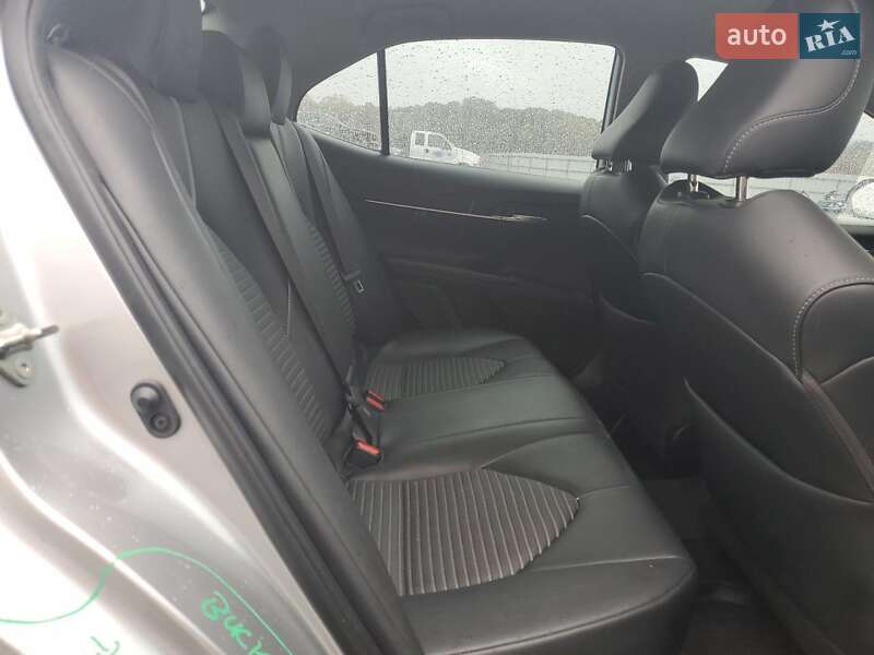 Седан Toyota Camry 2019 в Киеве