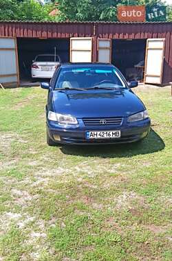 Седан Toyota Camry 1999 в Полтаве
