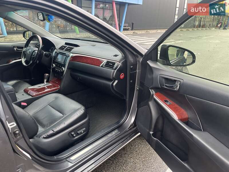 Седан Toyota Camry 2012 в Киеве